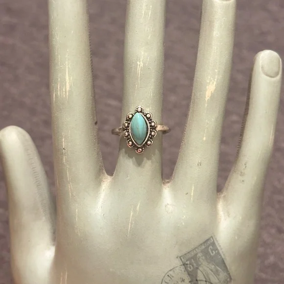 Women’s Silver w Turquoise Marquise Set Ring w Round Silver Accents, Sz 6.5 - Picture 2 of 7